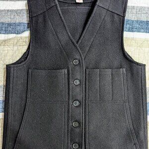 Womens Filson Mackinaw Wool Vest  w/adjustable straps on back.